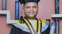 Kornelis Pakage, Anak Petani Doktor Termuda dari Pegunungan Tengah Papua