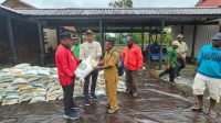 Bupati Spei Serahkan Bantuan Beras Cadangan Pangan, Minta Masyarakat Giat Berkebun dan Jaga Ketahanan Pangan Lokal