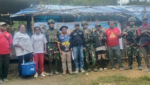 Dinas Kesehatan Pegubin Bersama Satgas Pamtas Yonif 751/VJS Gelar Pelayanan Imunisasi di Oksop   
